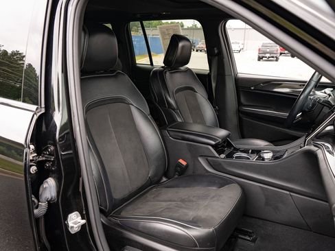 Used 2022 Jeep Grand Cherokee Altitude AWD/4WD image 22
