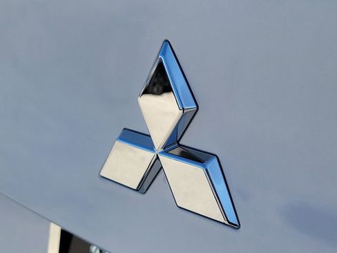 New 2026 Mitsubishi Outlander SE image 9