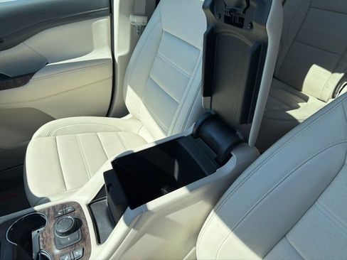 Used 2023 GMC Acadia Denali w/ Denali Ultimate Package AWD/4WD image 23