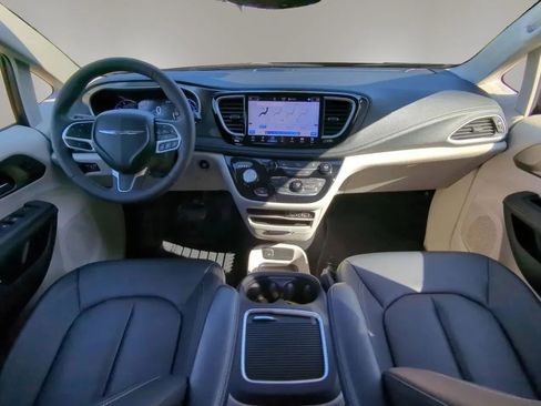 Used 2024 Chrysler Pacifica Limited FWD image 22