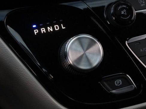 Used 2017 Chrysler Pacifica LX w/ Tire & Wheel Group image 36