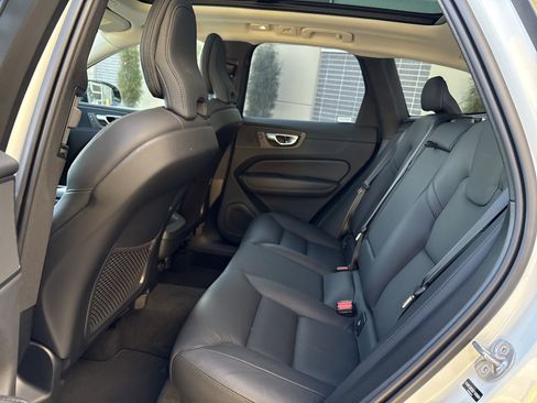 Used 2025 Volvo XC60 B5 Plus image 31