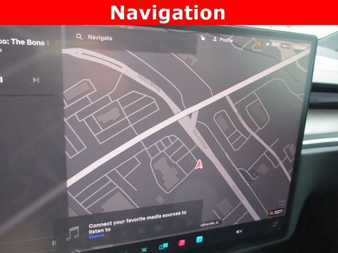 Used 2022 Tesla Model X Plaid image 12