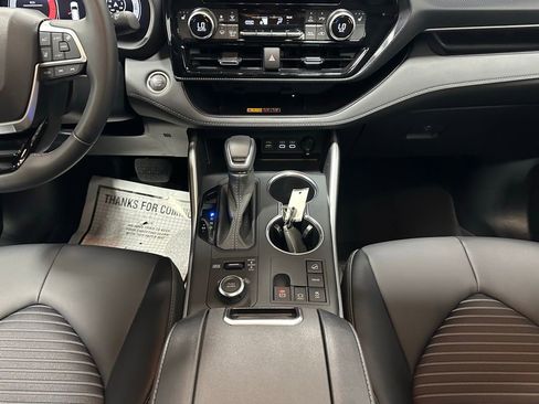 Used 2025 Toyota Highlander XSE image 40