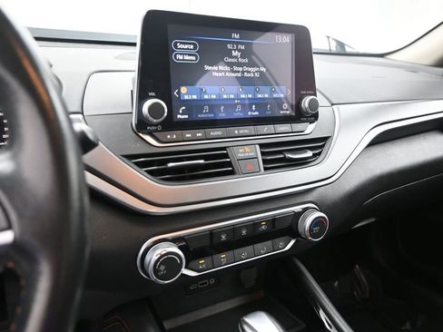Used 2024 Nissan Altima 2.5 SR FWD image 21