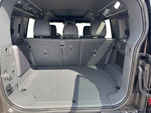 Used 2023 Land Rover Defender 110 X-Dynamic SE image 19