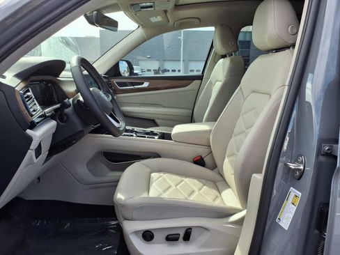 New 2026 Volkswagen Atlas SE image 10