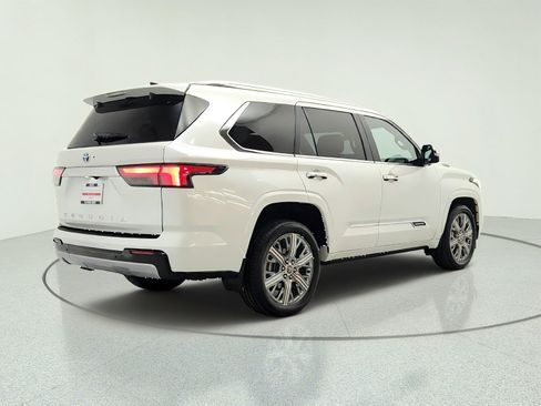 Used 2024 Toyota Sequoia Capstone AWD/4WD image 5