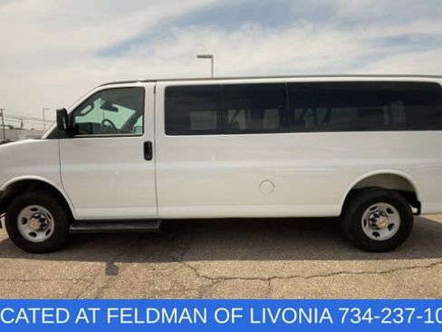 Used 2025 Chevrolet Express 3500 LT w/ LT Preferred Equipment Group RWD image 5