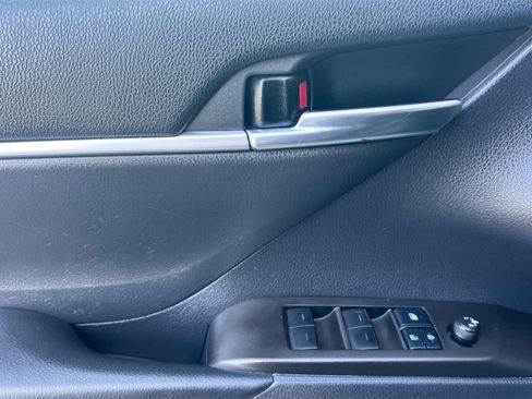 Used 2022 Toyota Camry SE image 13