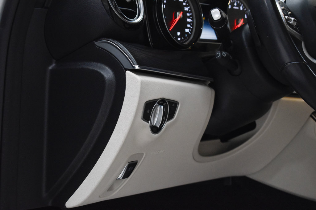 Used 2019 Mercedes-Benz E 300 4MATIC image 18