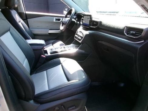 Certified 2023 Ford Explorer XLT w/ Equipment Group 202A AWD/4WD image 4