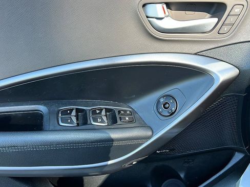 Used 2017 Hyundai Santa Fe FWD image 27