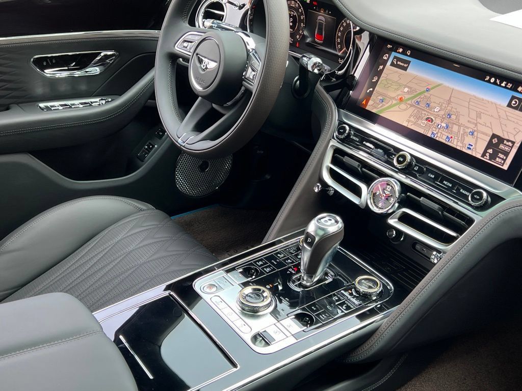 Used 2026 Bentley Flying Spur Azure AWD/4WD image 2