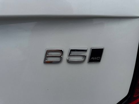 Certified 2025 Volvo XC90 B5 Core AWD/4WD image 11