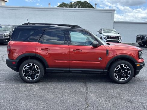 Used 2022 Ford Bronco Sport Outer Banks w/ Tech Package AWD/4WD image 2
