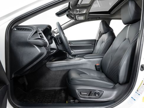 Used 2021 Toyota Camry SE image 14