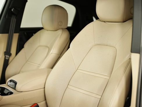 Certified 2023 Porsche Cayenne Coupe AWD/4WD image 18