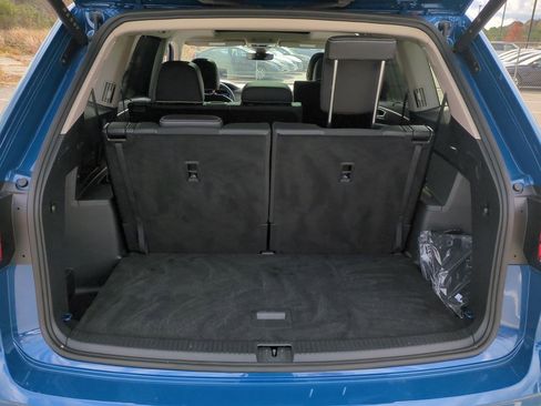 Used 2025 Volkswagen Atlas SEL Premium R-Line image 36