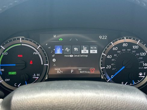 Certified 2024 Toyota Highlander XLE FWD image 31