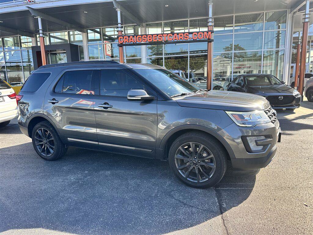 Used 2017 Ford Explorer XLT w/ Equipment Group 202A AWD/4WD image 1
