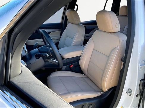 Used 2025 Buick Enclave Preferred w/ Power Package image 15