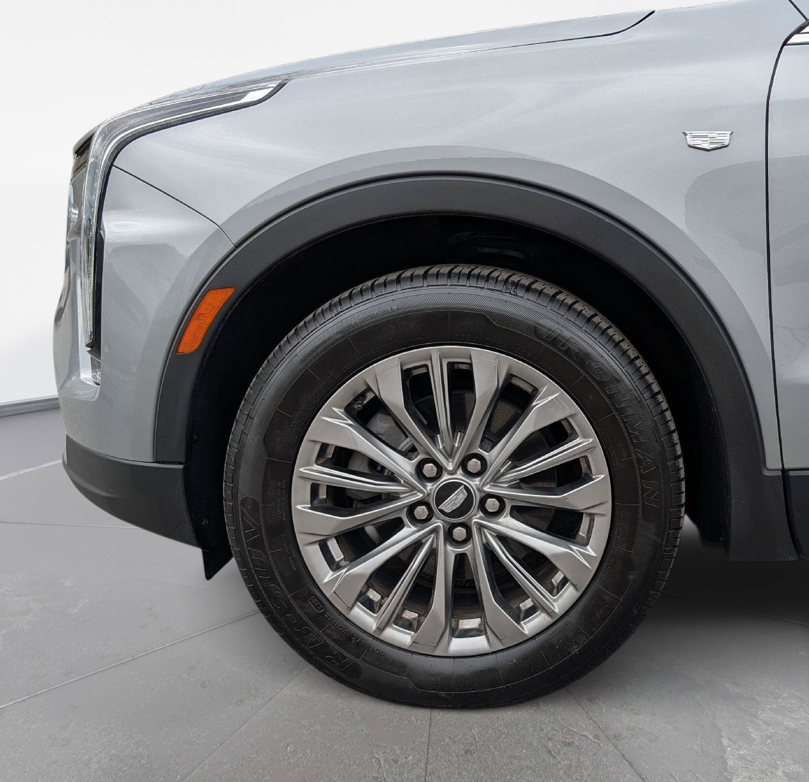 Used 2024 Cadillac XT4 Premium Luxury AWD/4WD image 2