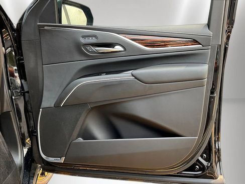 Used 2022 Cadillac Escalade Premium Luxury AWD/4WD image 28