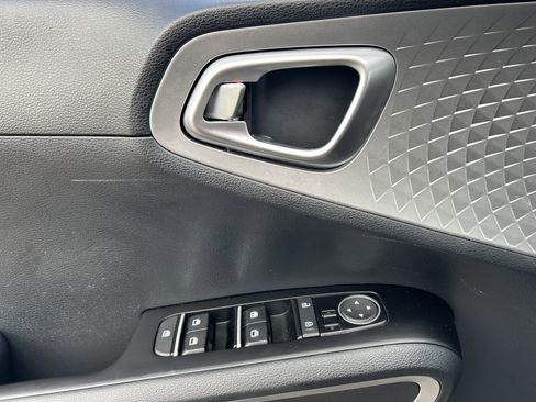 Used 2025 Kia Soul S image 21