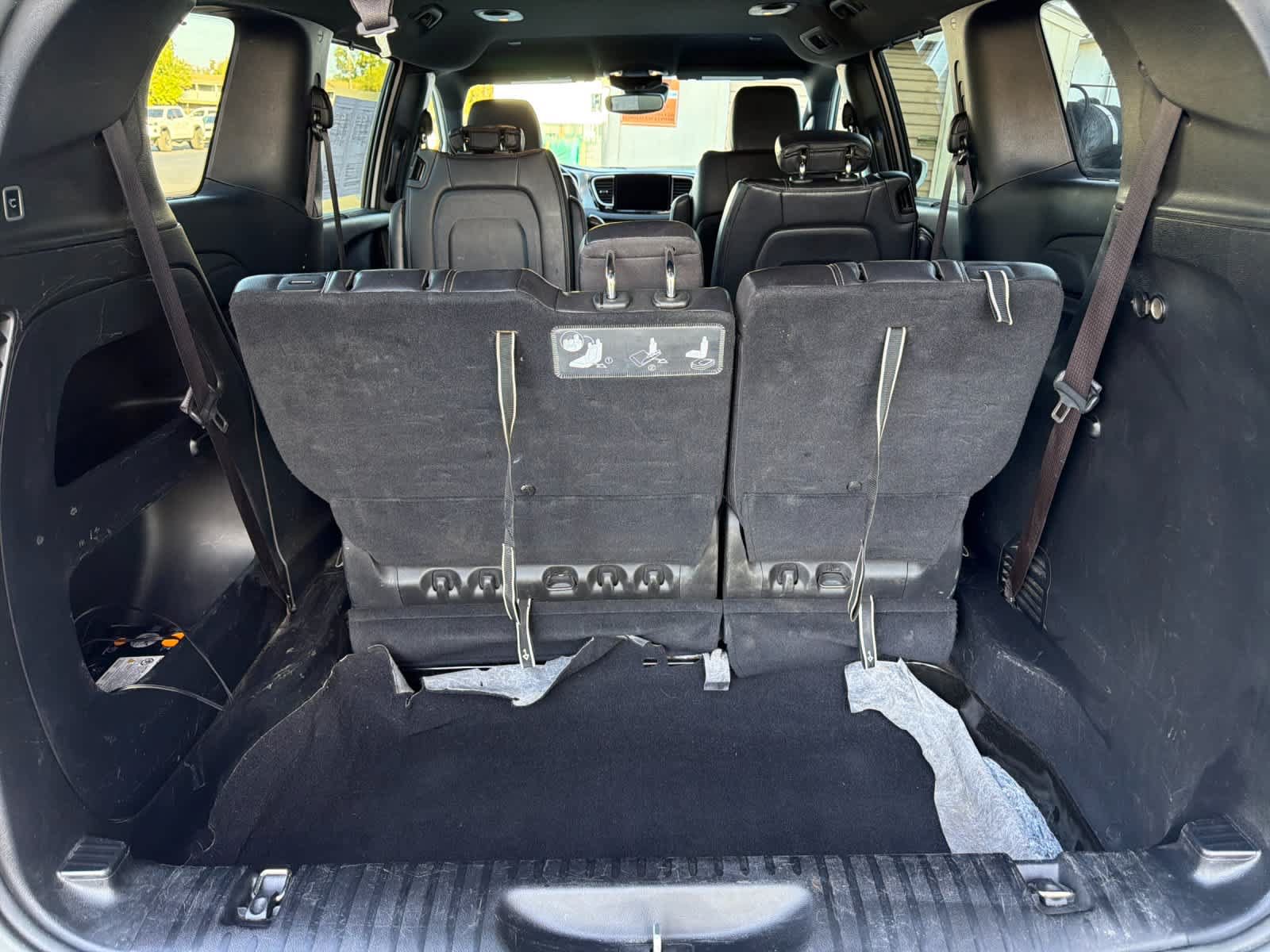 Used 2021 Chrysler Pacifica Touring-L w/ S Appearance Package FWD image 16
