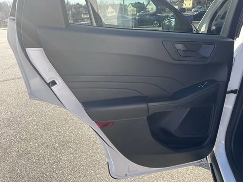 Used 2022 Ford Escape SE w/ SE Sport Appearance Package image 22