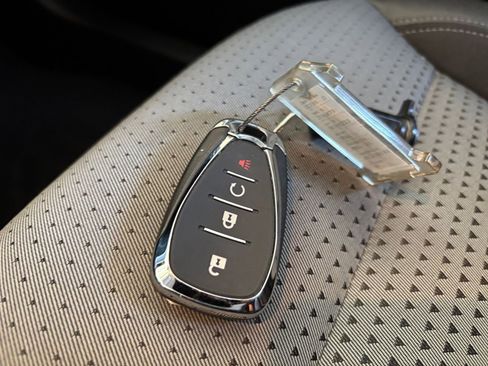 Used 2025 Chevrolet Trax LT image 18