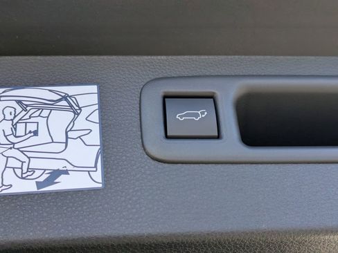 Used 2024 Toyota Highlander XLE image 13