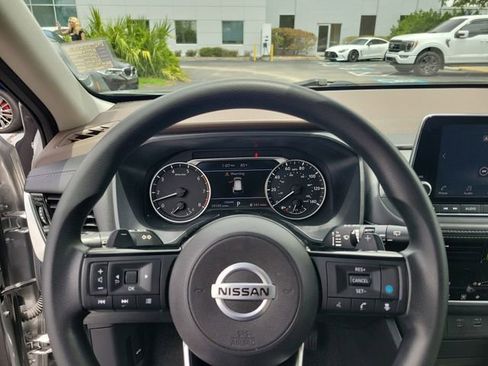 Used 2021 Nissan Rogue SV FWD image 17