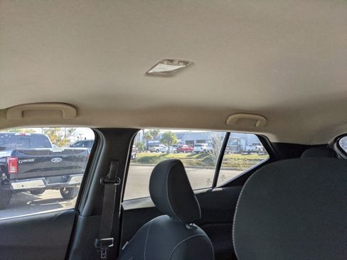 Used 2018 Nissan Kicks S image 18