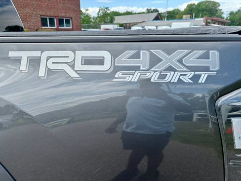 Used 2019 Toyota Tacoma TRD Sport w/ Technology Package AWD/4WD image 28