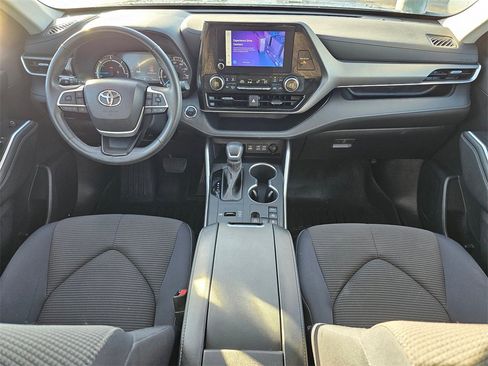 Used 2023 Toyota Highlander LE image 15