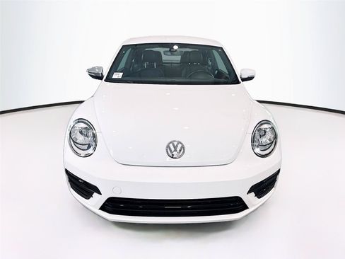 Used 2018 Volkswagen Beetle 2.0T FWD image 8