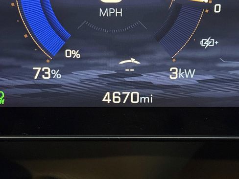 Used 2025 Chevrolet Equinox EV LT w/ Convenience Package II FWD image 29