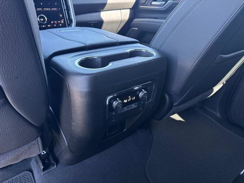 Used 2025 GMC Yukon Denali image 18