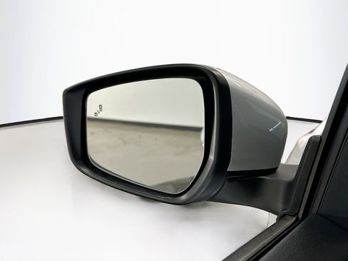 Used 2025 Nissan Leaf S image 16