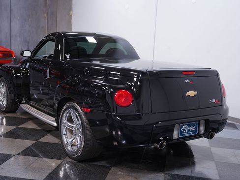 Used 2005 Chevrolet SSR w/ Preferred Equipment Group image 8