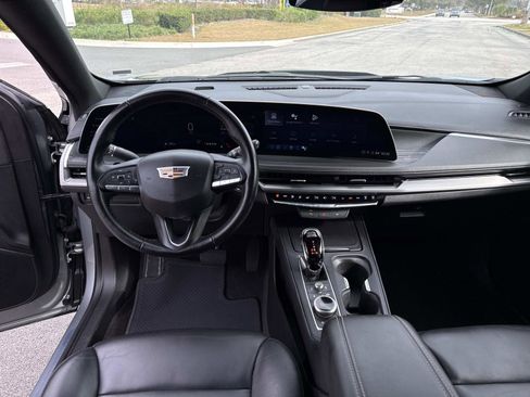 Used 2025 Cadillac XT4 Premium Luxury image 18