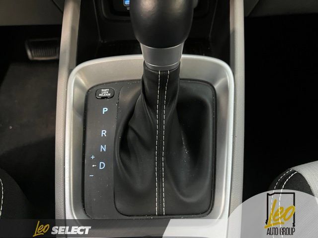 Used 2025 Hyundai Venue SEL FWD image 13