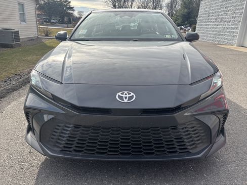 Used 2025 Toyota Camry SE image 8