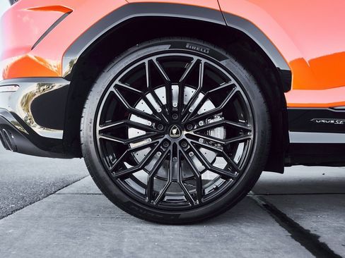 Used 2025 Lamborghini Urus SE image 19