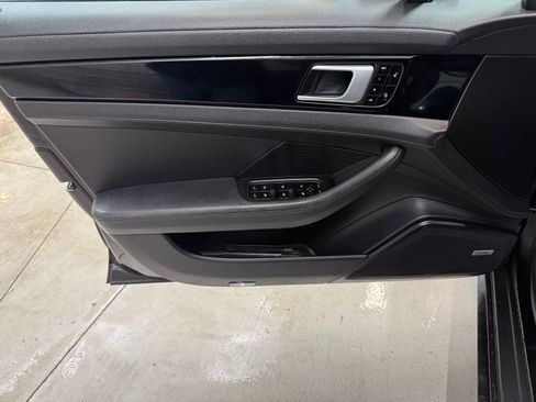 Used 2018 Porsche Panamera 4 image 23