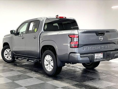 Used 2022 Nissan Frontier SV w/ Technology Package image 10