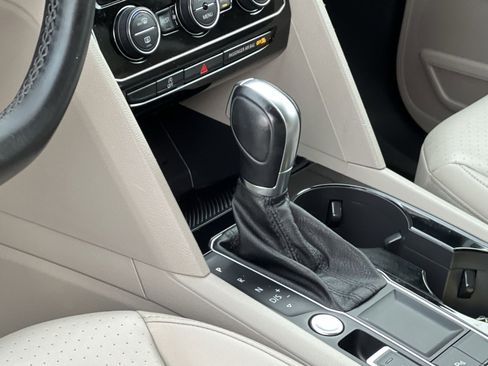 Used 2018 Volkswagen Atlas SEL image 20