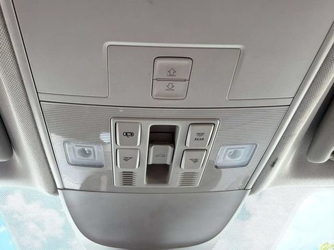Used 2023 Volkswagen Taos SE w/ Panoramic Sunroof Package AWD/4WD image 31
